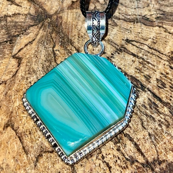 Green Dragon Vein Agate Pendant 2 1/2” - Picture 2 of 7